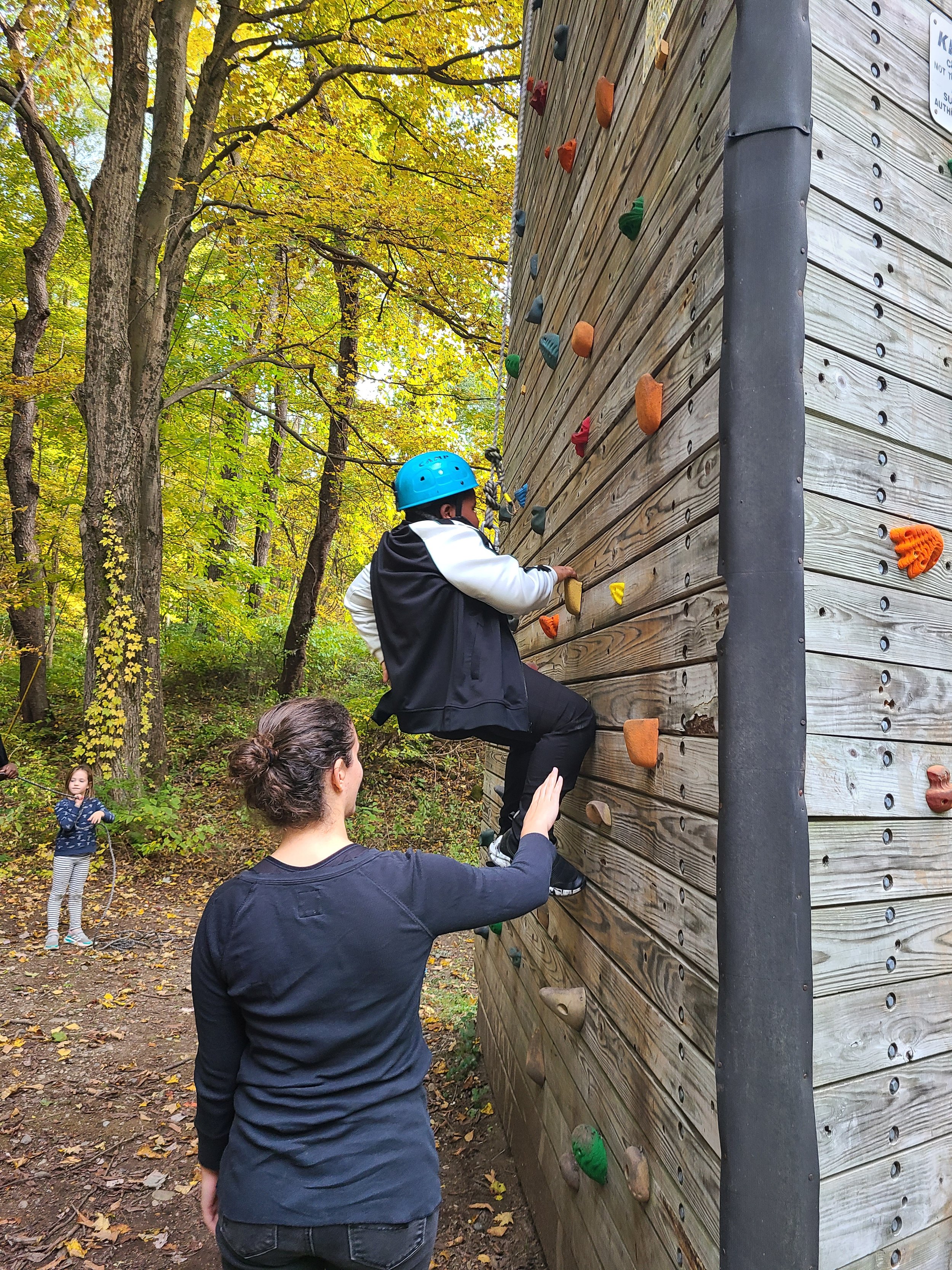 Elementary students climbing walls at camp with Corlears